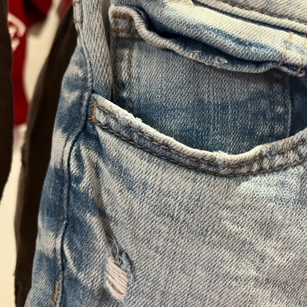 Willow &Root distressed mom jeans Buckle - Picture 6 of 12